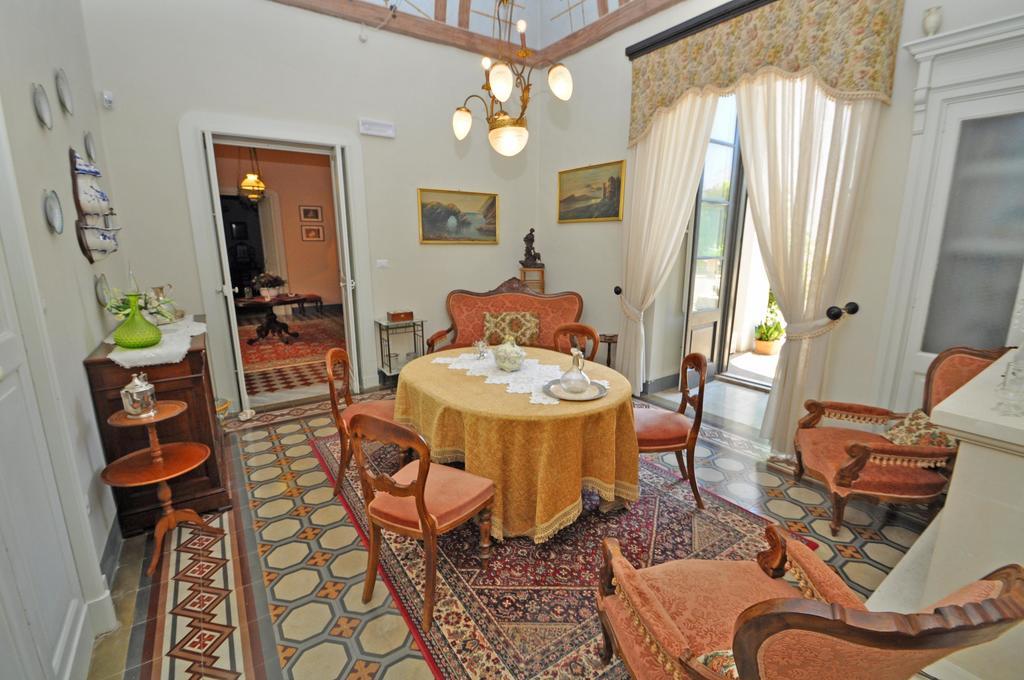 Palazzo De Donatis B&B Melissano Exteriör bild