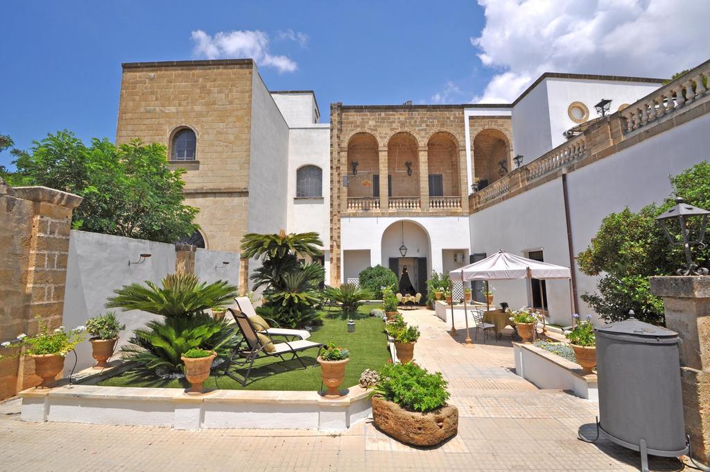 Palazzo De Donatis B&B Melissano Exteriör bild