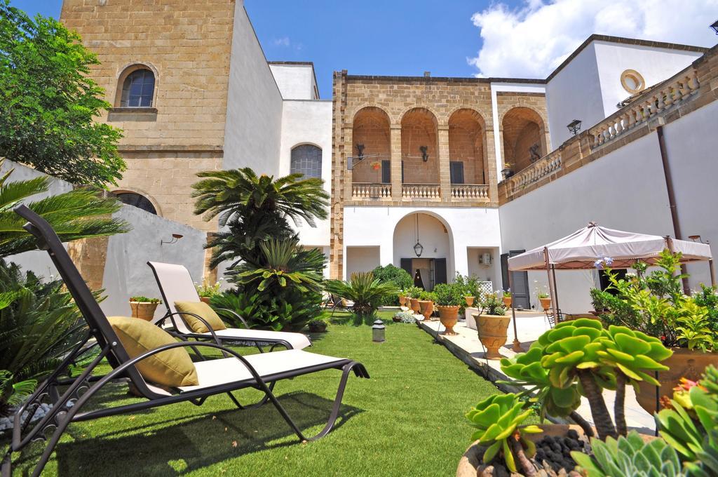 Palazzo De Donatis B&B Melissano Exteriör bild