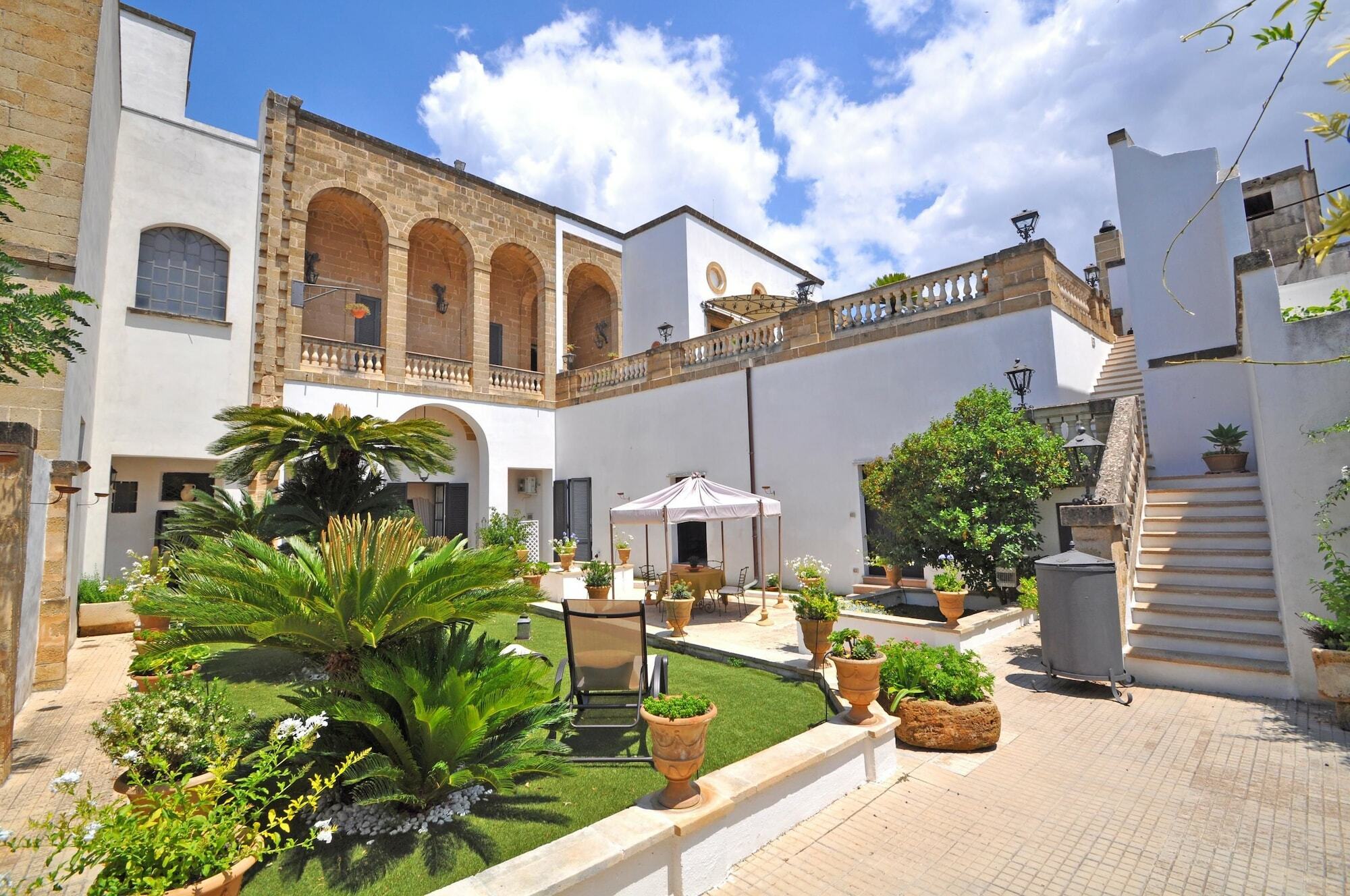 Palazzo De Donatis B&B Melissano Exteriör bild